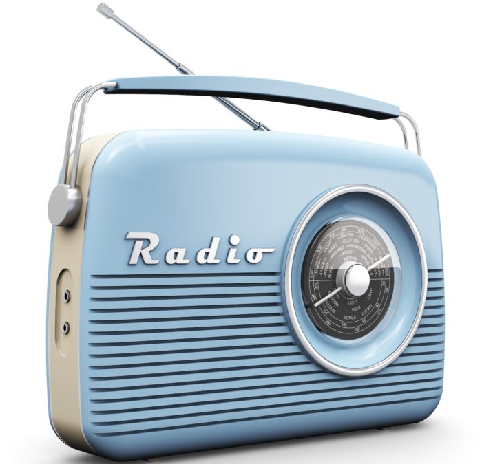 La radio, média "chaud" aux nombreux avantages: fort impact et réactif